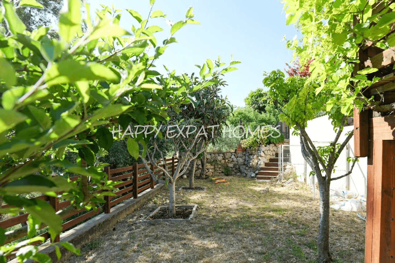 Huge fantastic villa in the Sitges hills with warehouse garage, independent apartment and tourist license