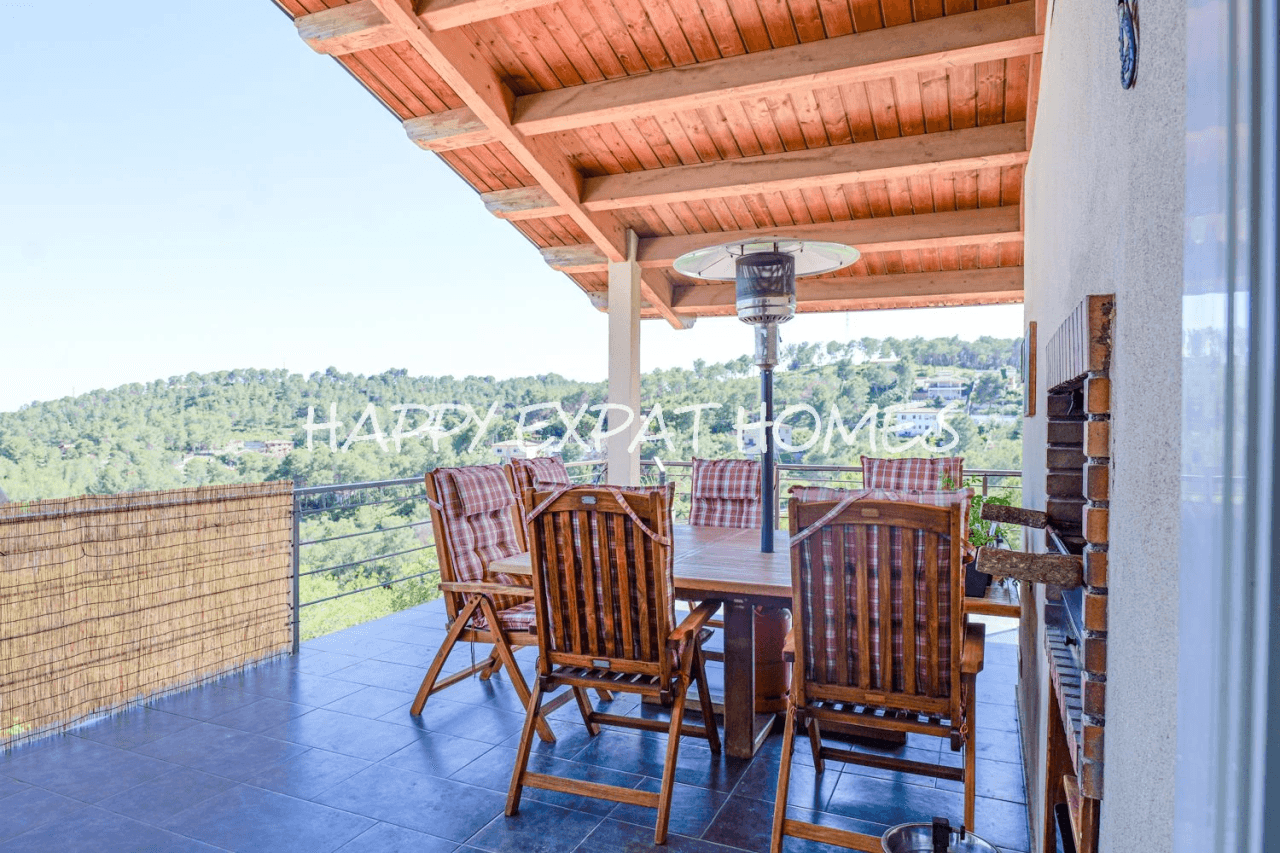 Huge fantastic villa in the Sitges hills with warehouse garage, independent apartment and tourist license
