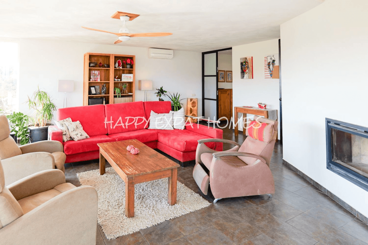 Huge fantastic villa in the Sitges hills with warehouse garage, independent apartment and tourist license