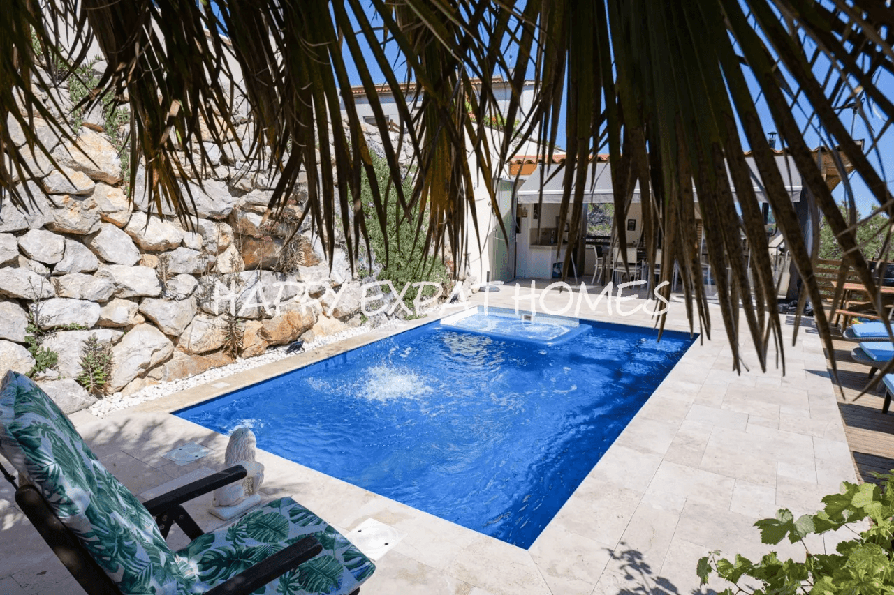 Huge fantastic villa in the Sitges hills with warehouse garage, independent apartment and tourist license
