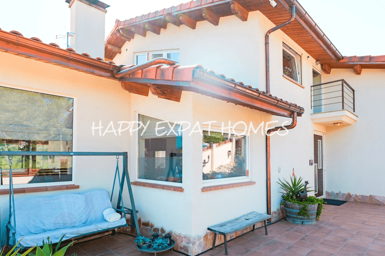 Huge fantastic villa in the Sitges hills with warehouse garage, independent apartment and tourist license