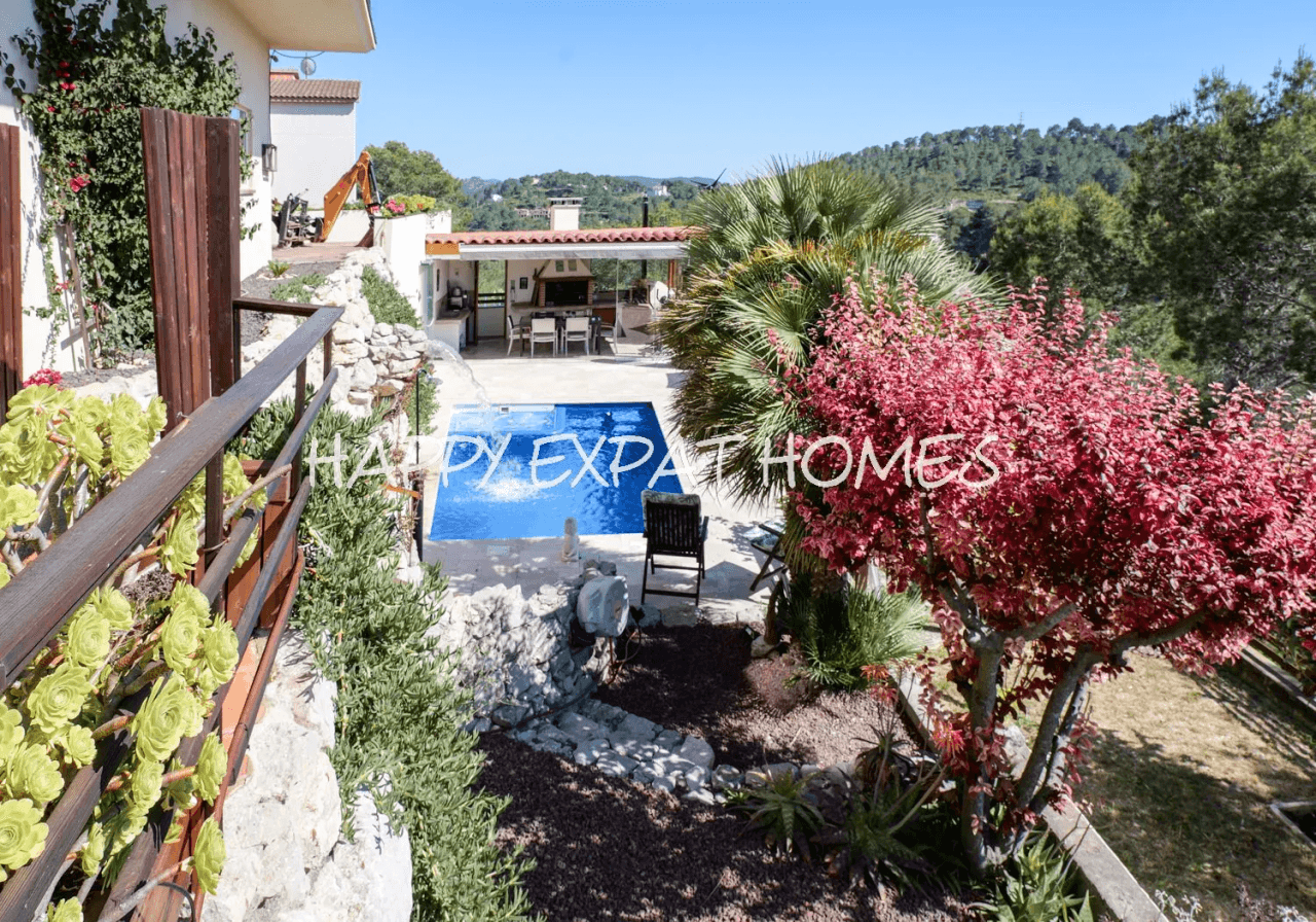 Huge fantastic villa in the Sitges hills with warehouse garage, independent apartment and tourist license