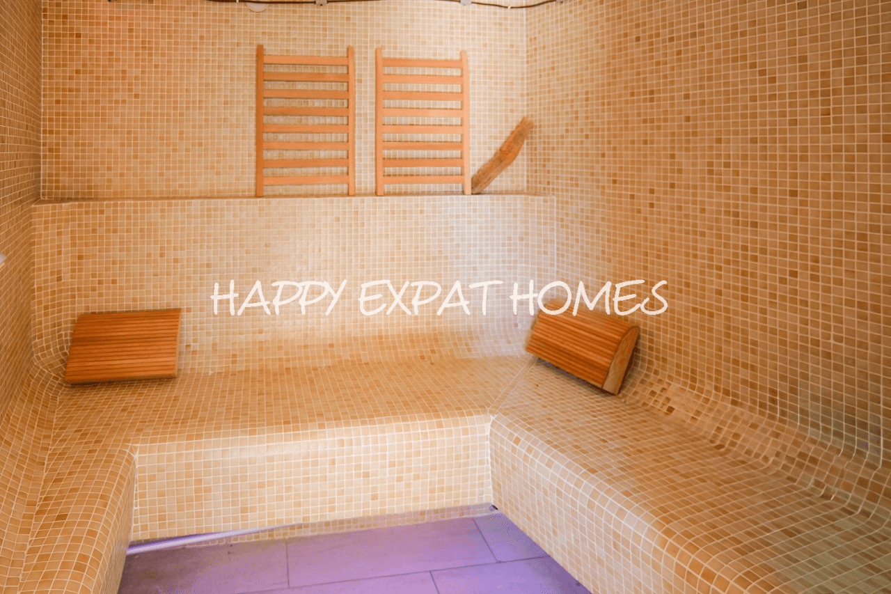 Huge fantastic villa in the Sitges hills with warehouse garage, independent apartment and tourist license