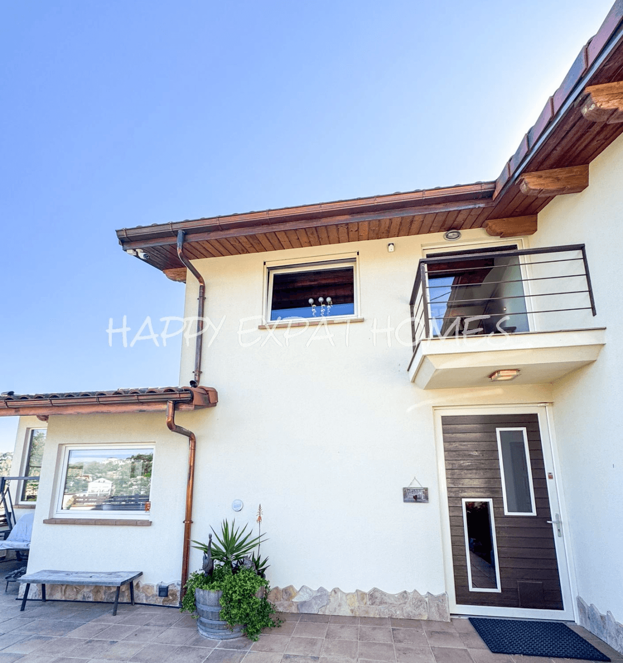Huge fantastic villa in the Sitges hills with warehouse garage, independent apartment and tourist license