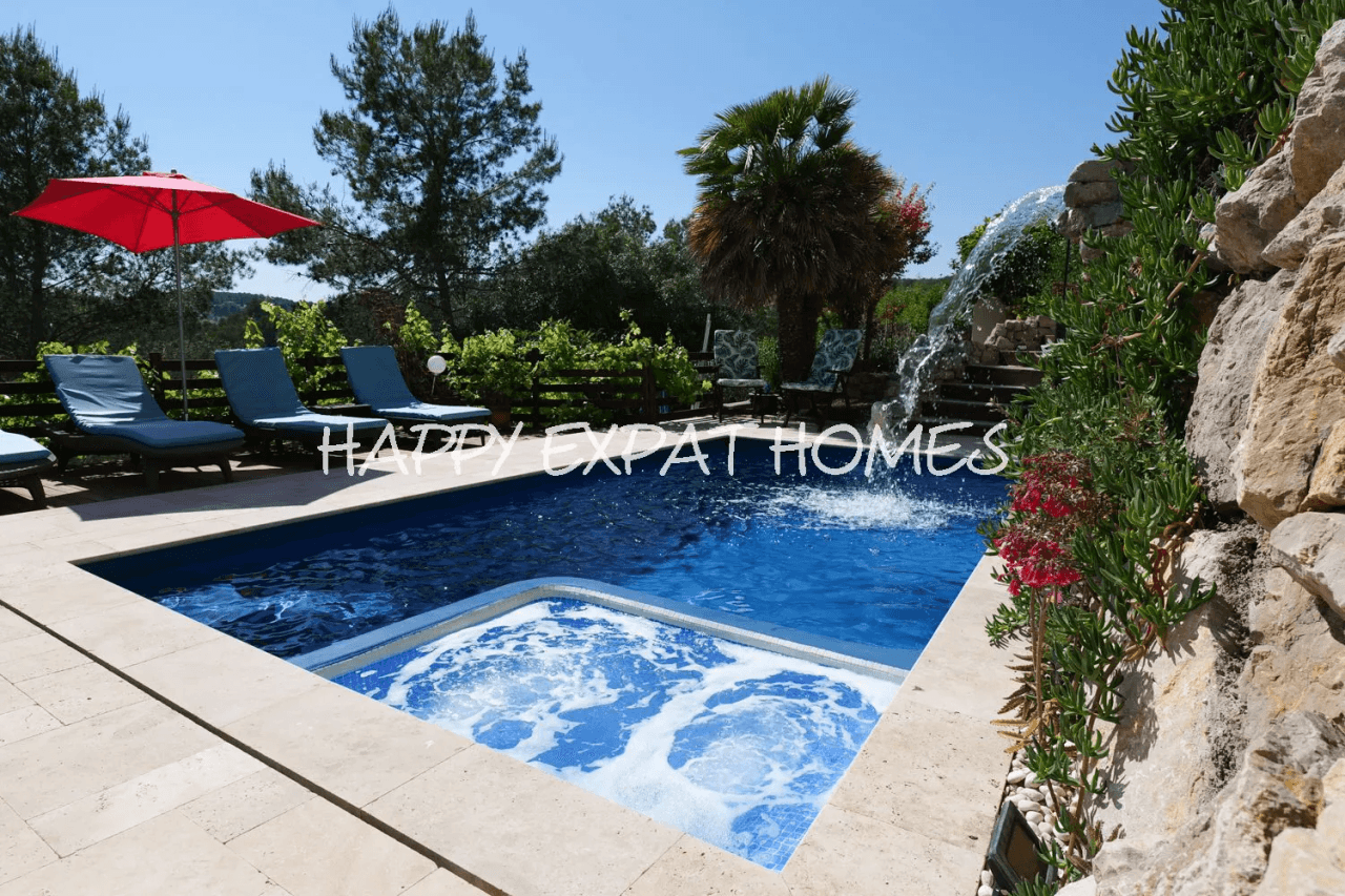 Huge fantastic villa in the Sitges hills with warehouse garage, independent apartment and tourist license