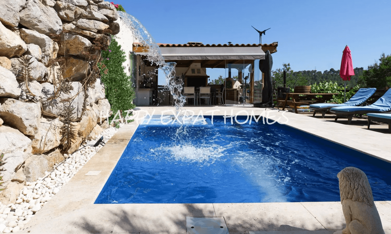 Huge fantastic villa in the Sitges hills with warehouse garage, independent apartment and tourist license