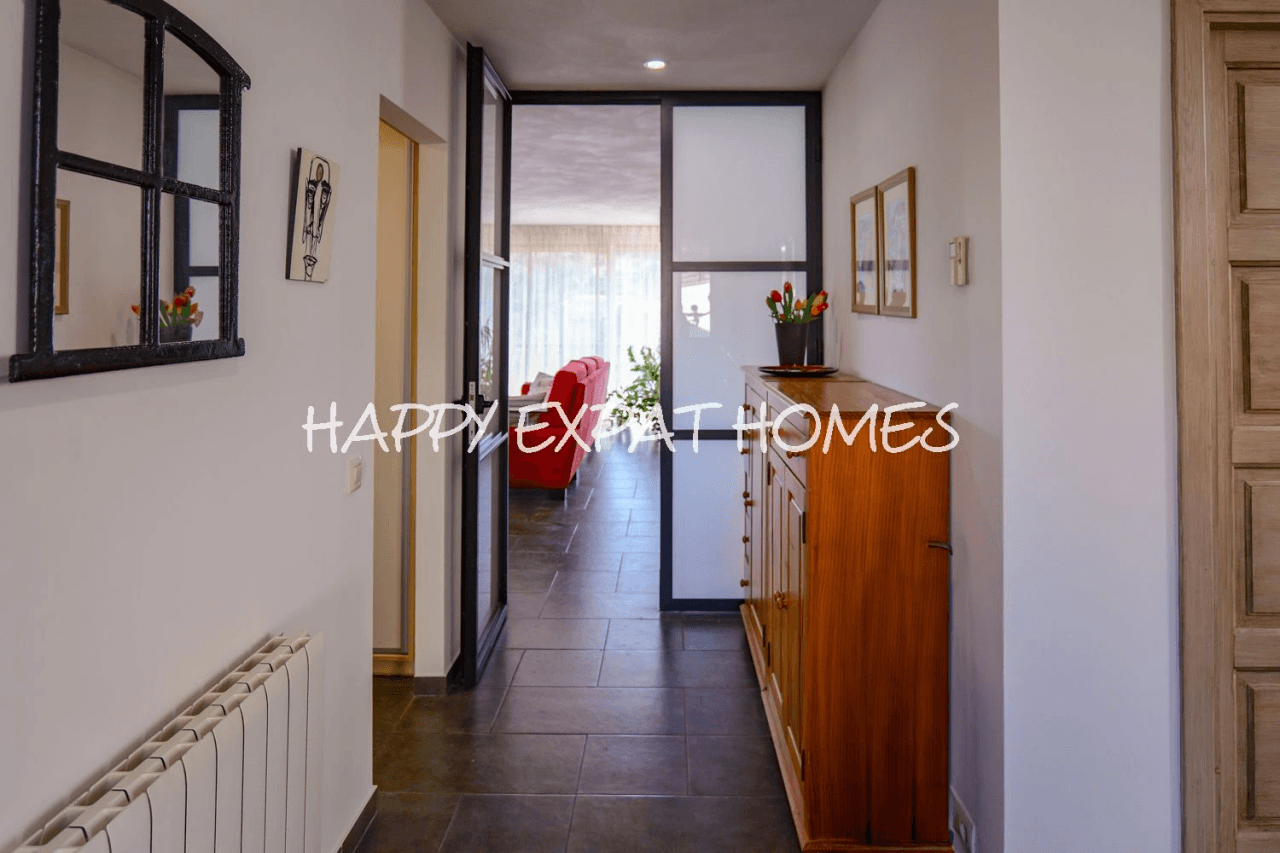 Huge fantastic villa in the Sitges hills with warehouse garage, independent apartment and tourist license