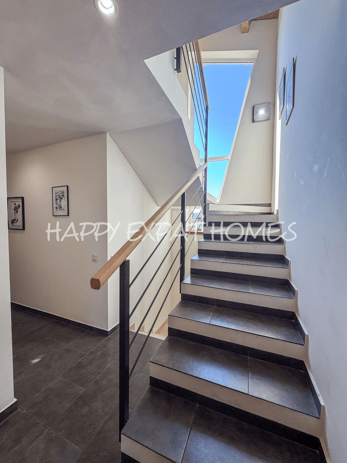 Huge fantastic villa in the Sitges hills with warehouse garage, independent apartment and tourist license