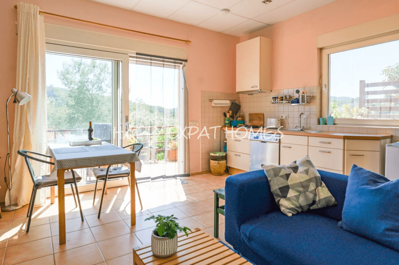 Huge fantastic villa in the Sitges hills with warehouse garage, independent apartment and tourist license
