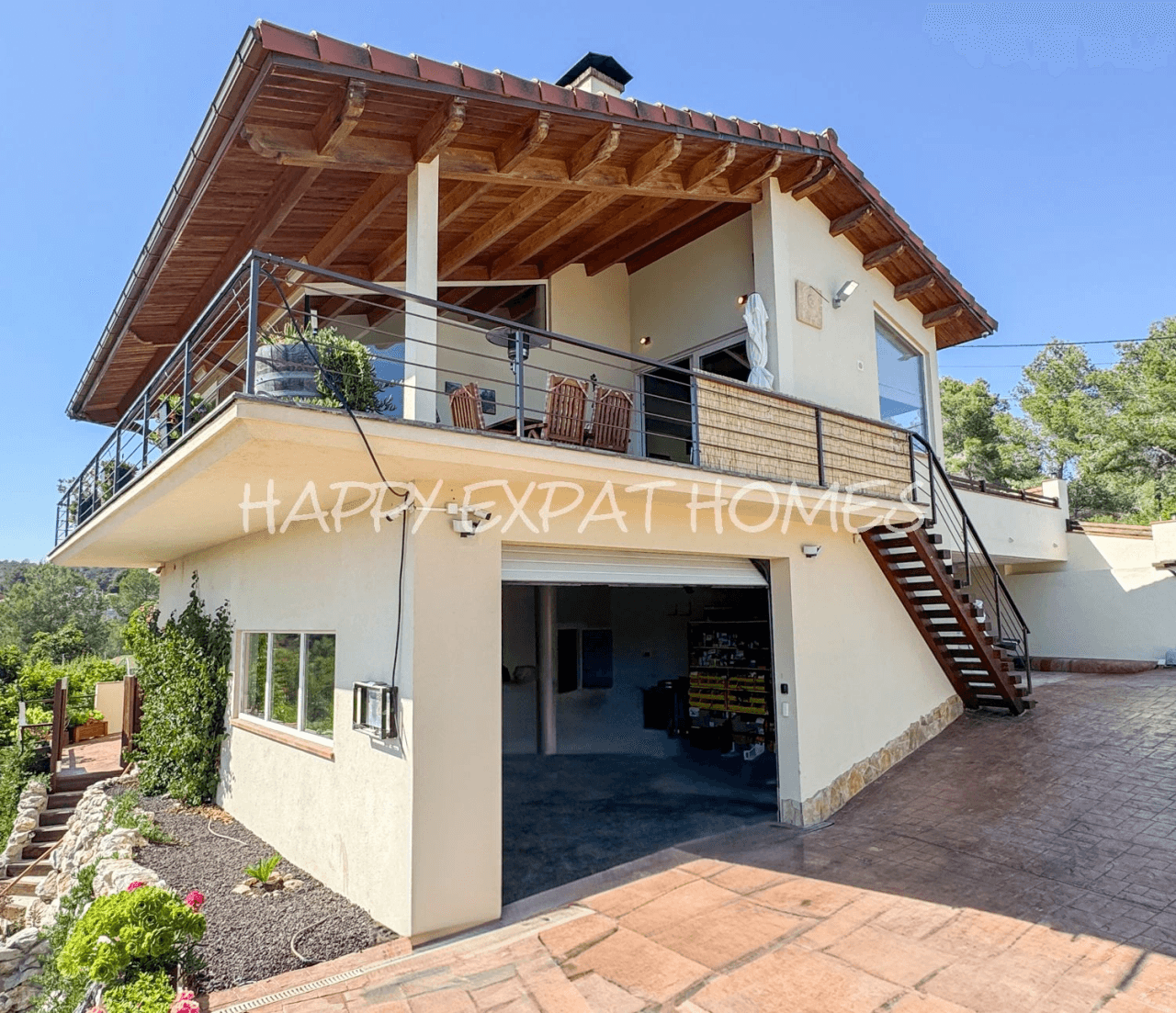 Huge fantastic villa in the Sitges hills with warehouse garage, independent apartment and tourist license