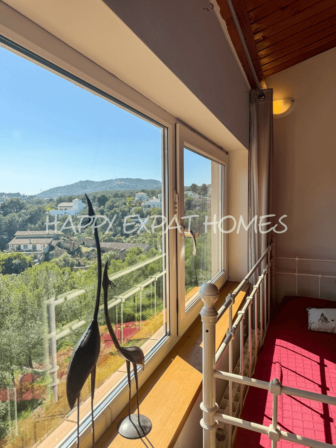 Huge fantastic villa in the Sitges hills with warehouse garage, independent apartment and tourist license