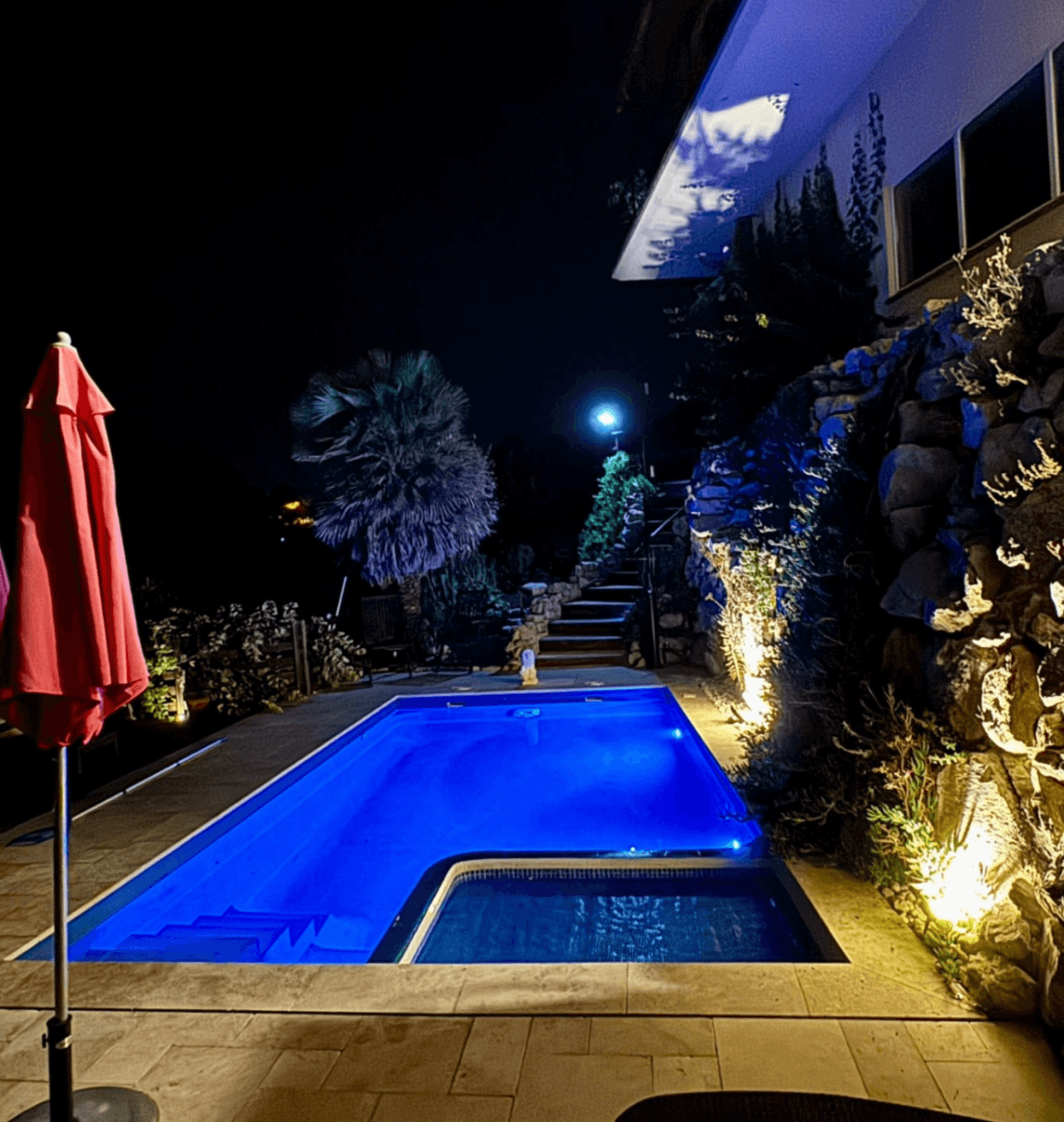 Huge fantastic villa in the Sitges hills with warehouse garage, independent apartment and tourist license