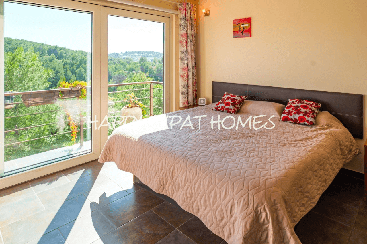 Huge fantastic villa in the Sitges hills with warehouse garage, independent apartment and tourist license