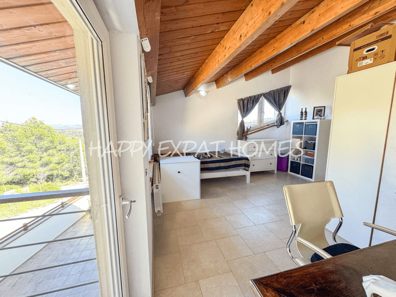 Huge fantastic villa in the Sitges hills with warehouse garage, independent apartment and tourist license