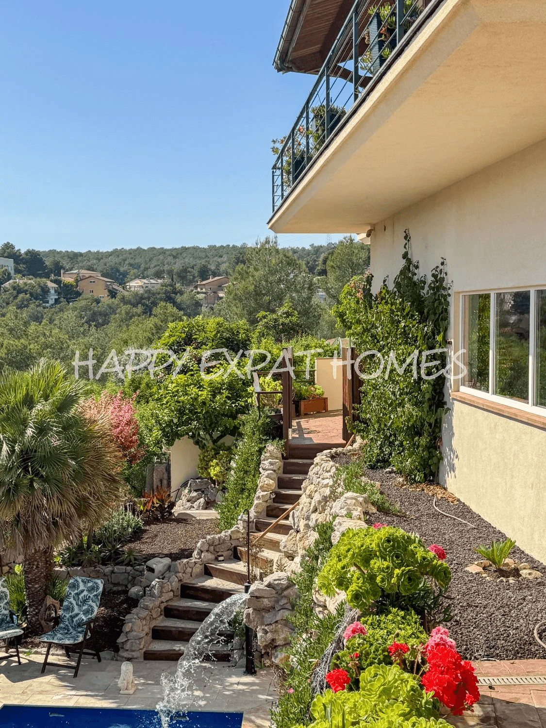 Huge fantastic villa in the Sitges hills with warehouse garage, independent apartment and tourist license