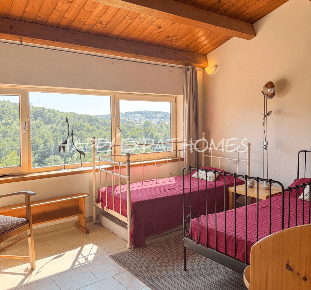 Huge fantastic villa in the Sitges hills with warehouse garage, independent apartment and tourist license
