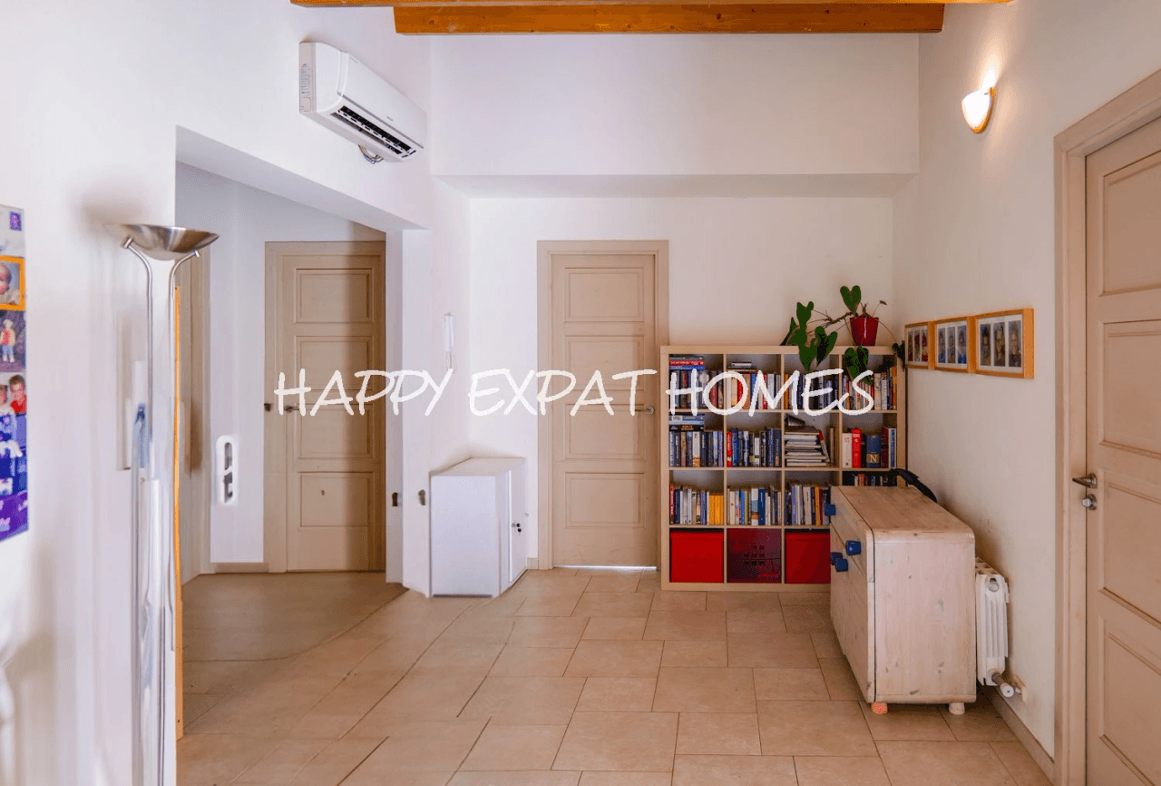 Huge fantastic villa in the Sitges hills with warehouse garage, independent apartment and tourist license