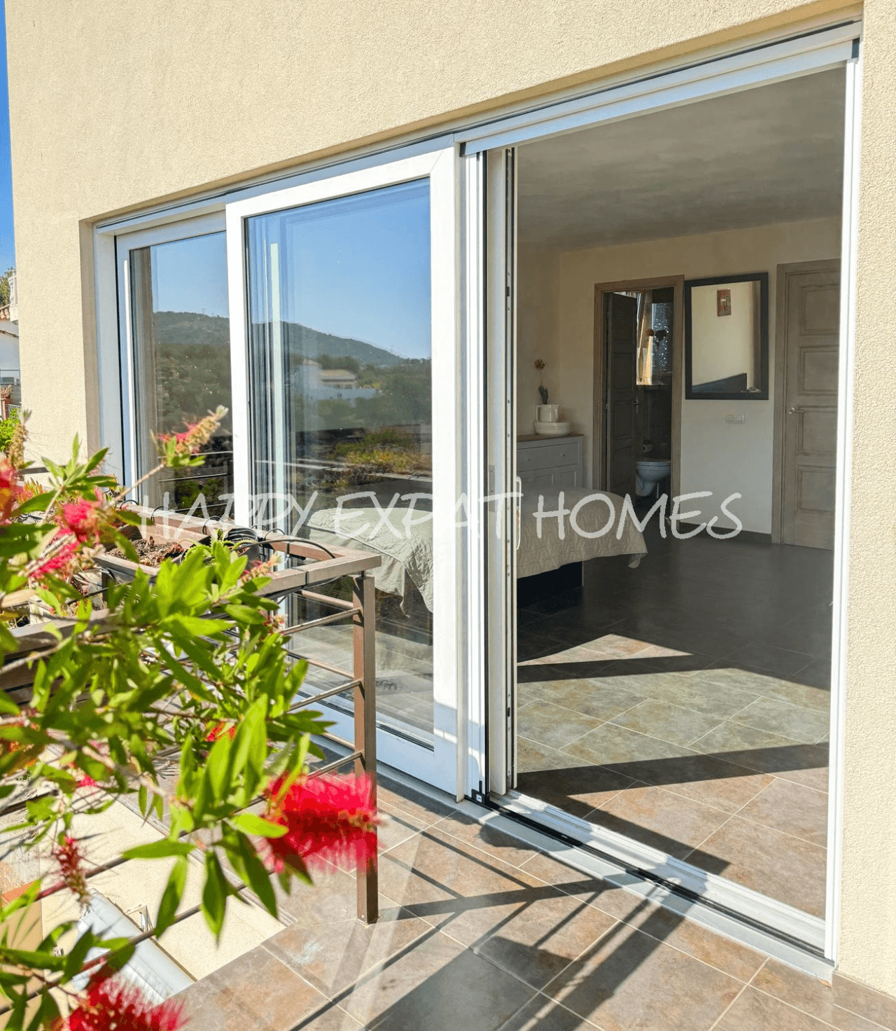 Huge fantastic villa in the Sitges hills with warehouse garage, independent apartment and tourist license