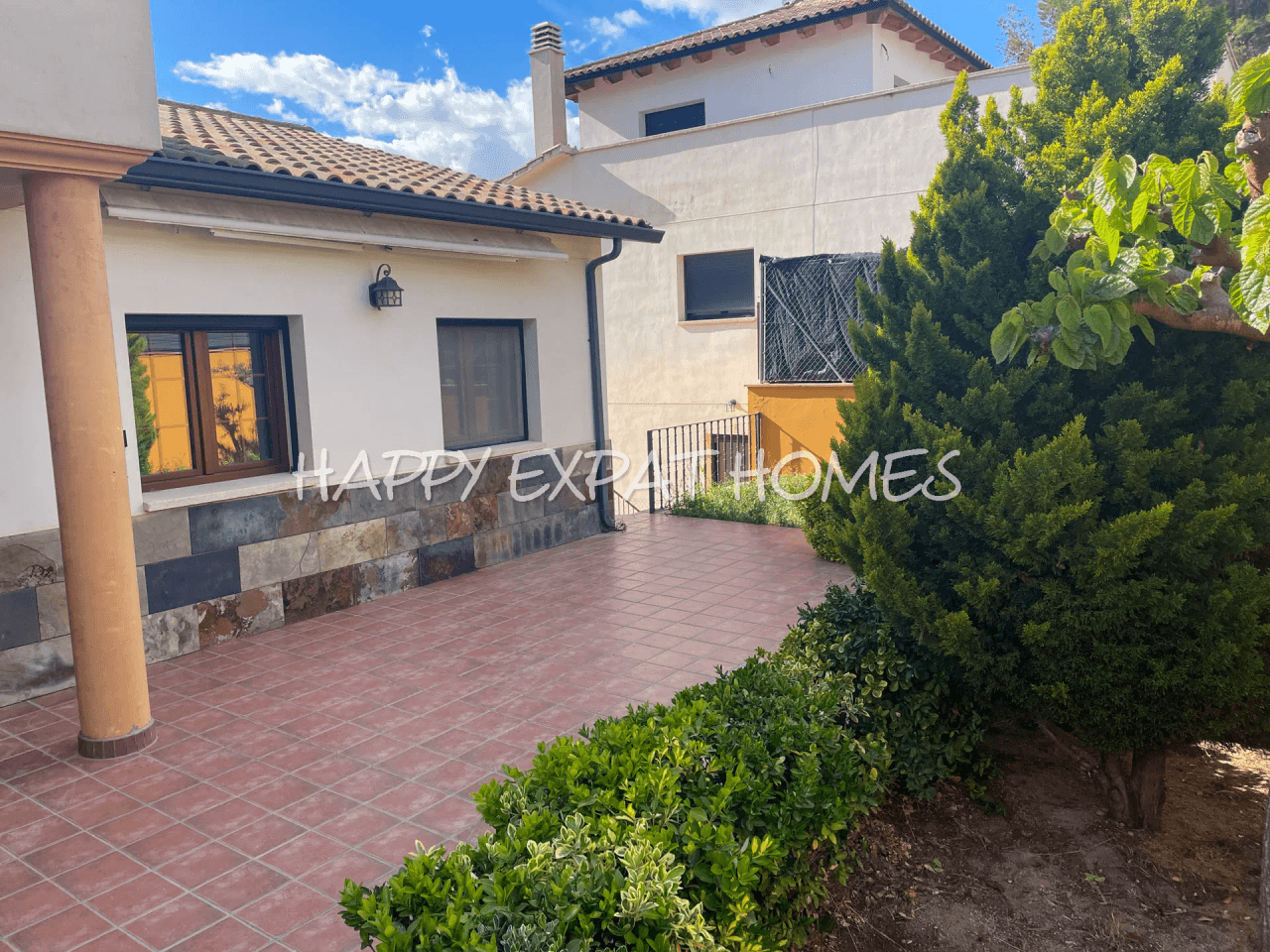 Large duplex house with pool