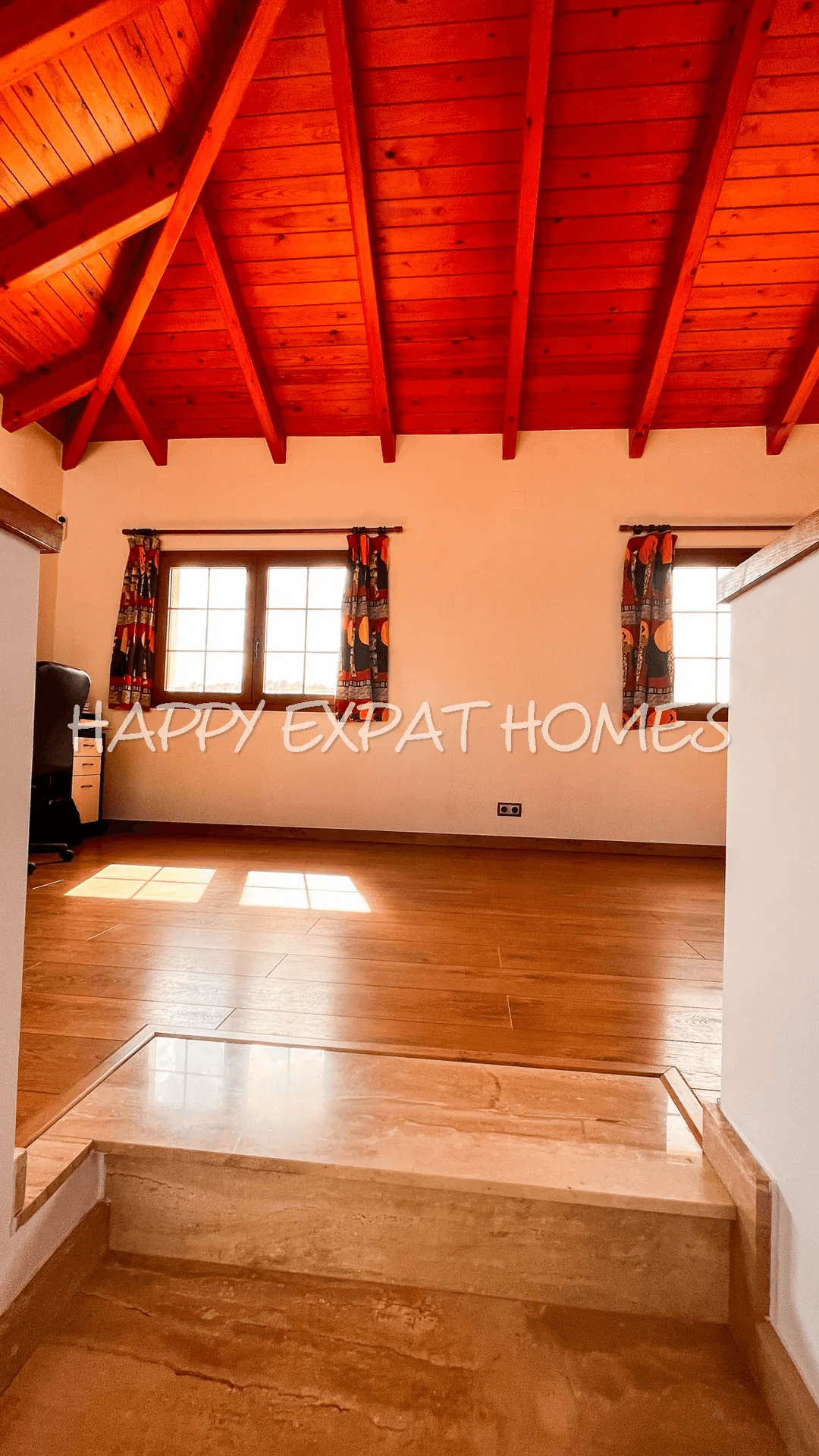 Large duplex house with pool