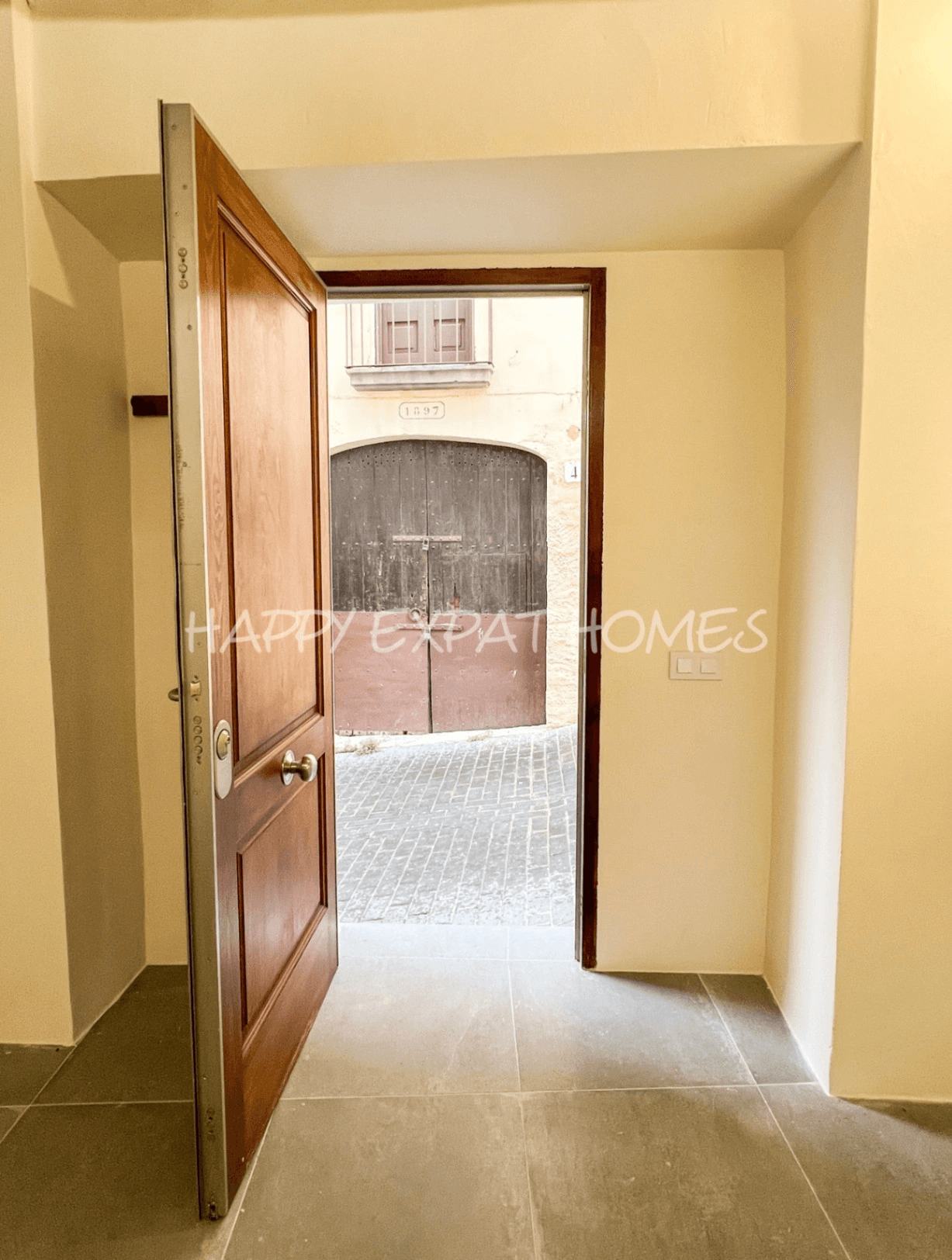 Historical house semi-refurbished with rooftop next to Calafell's Castle
