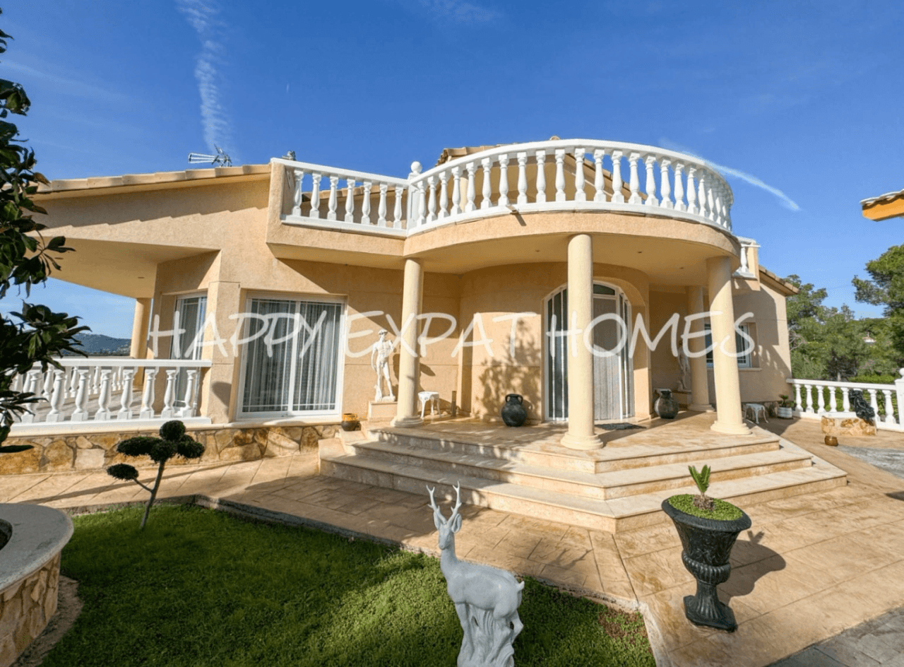 Exceptional villa with fantastic nature park views