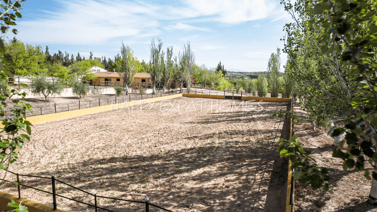 Exquisite country house surrounded by Catalan vineyards