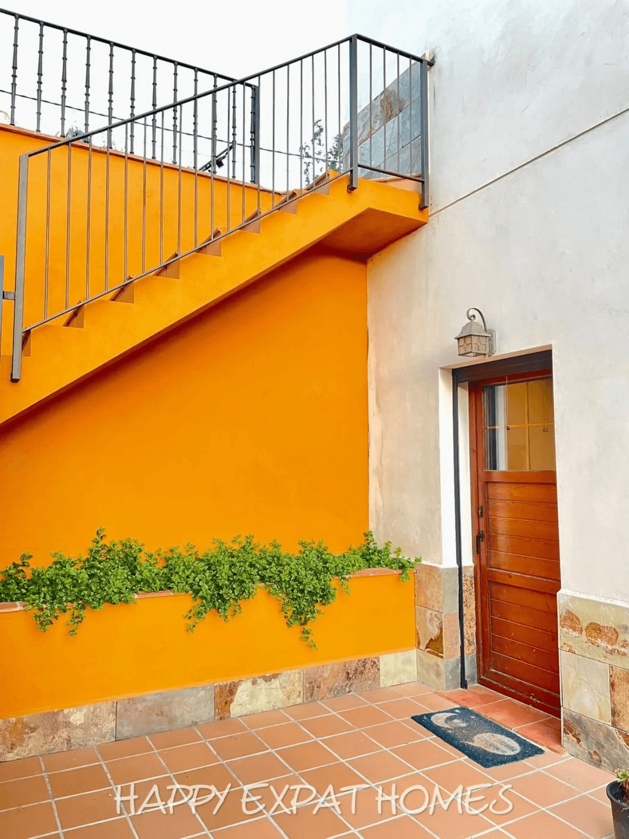 Large duplex house with pool