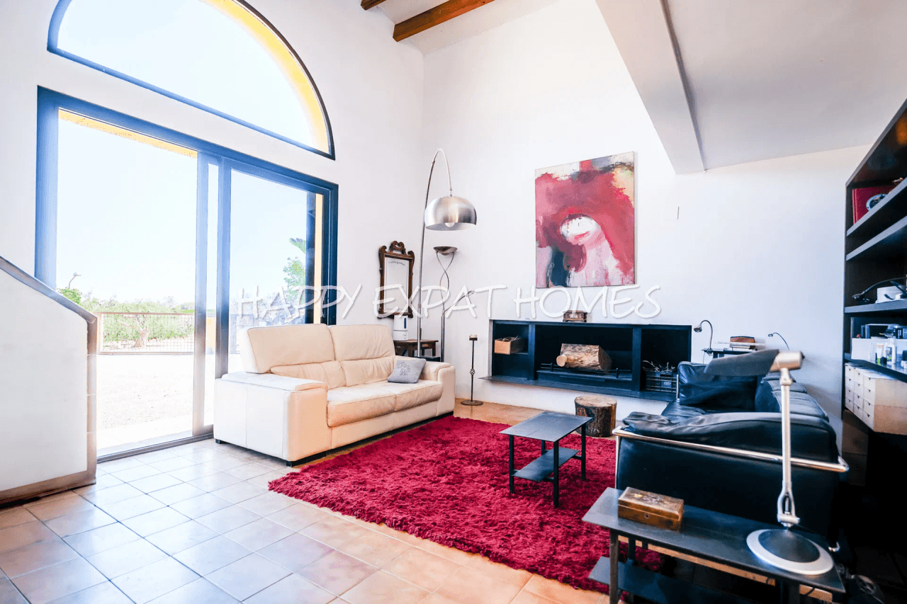 Exquisite country house surrounded by Catalan vineyards