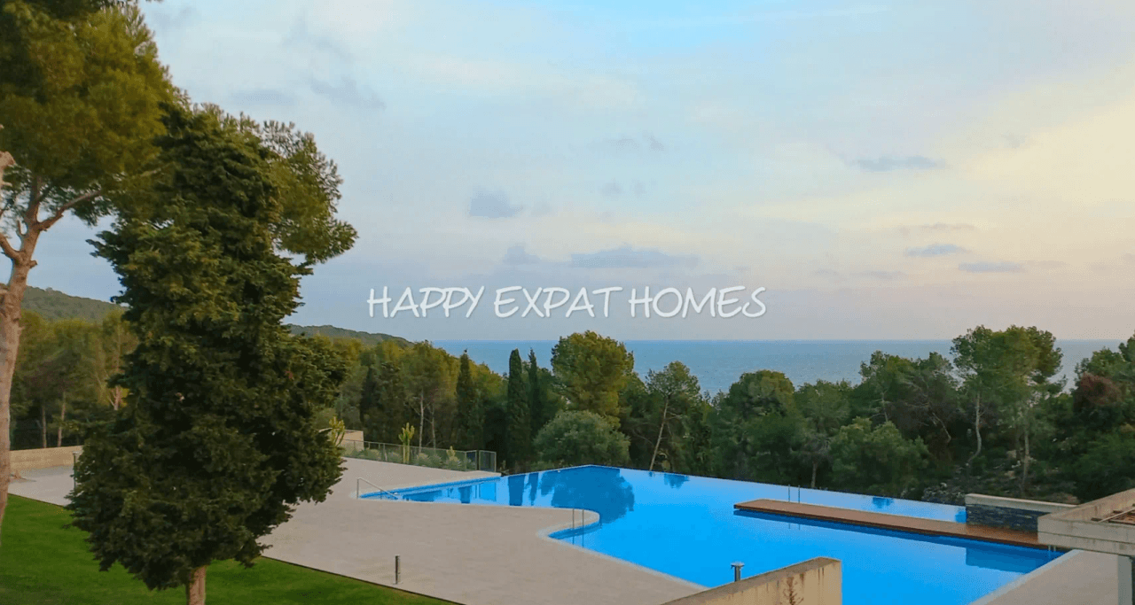 Spacious duplex with seaview and garden in Casas del Mar