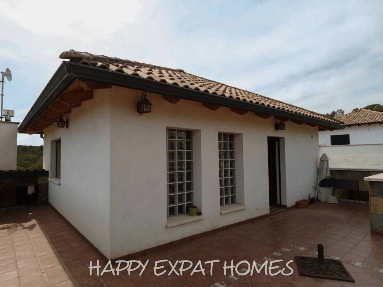 Large duplex house with pool