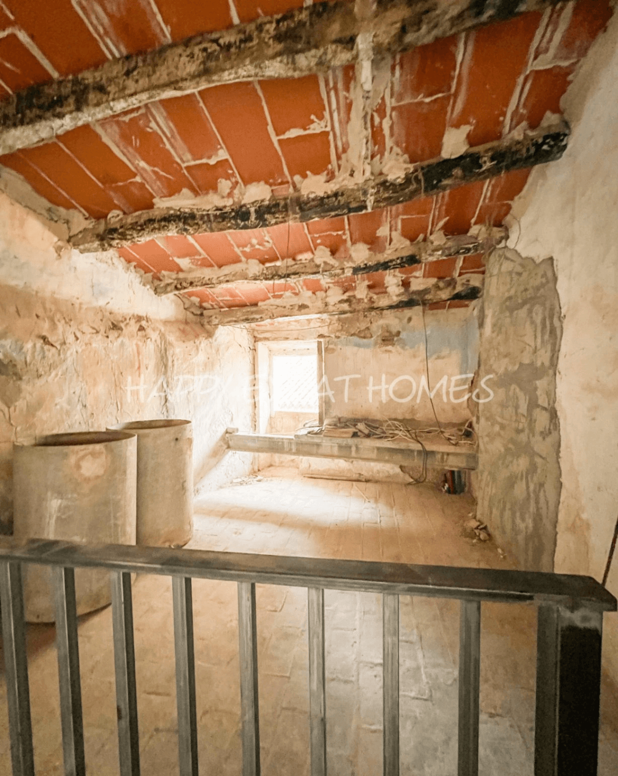 Historical house semi-refurbished with rooftop next to Calafell's Castle