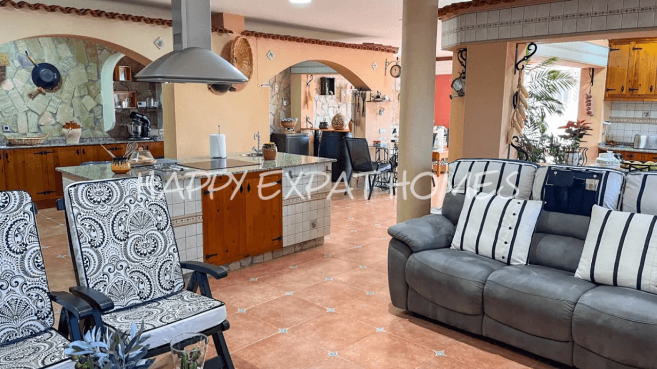 Exceptional villa with fantastic nature park views
