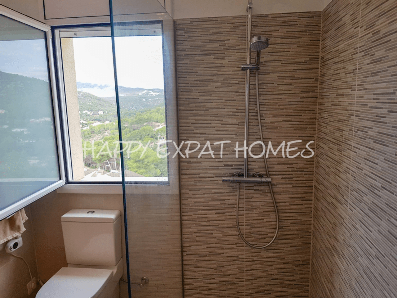 Villa en venta de 5 dormitorios con piscina en Olivella, Barcelona