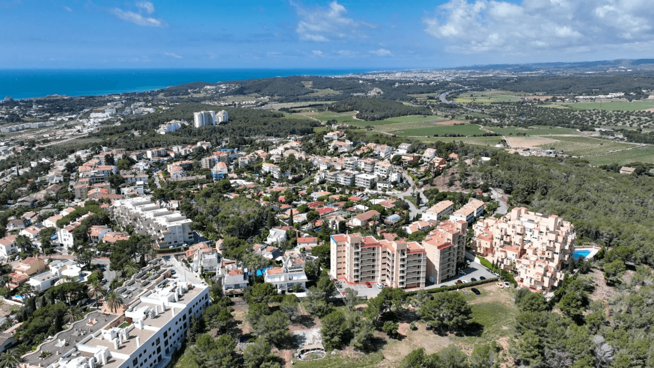 Big villa with private woods and tourist license