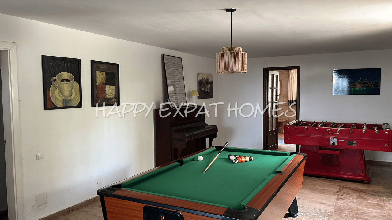 Big villa with private woods and tourist license