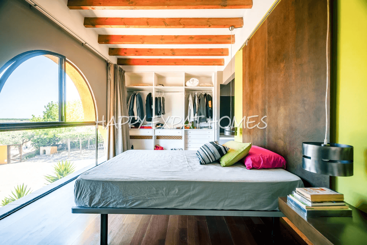 Exquisite country house surrounded by Catalan vineyards