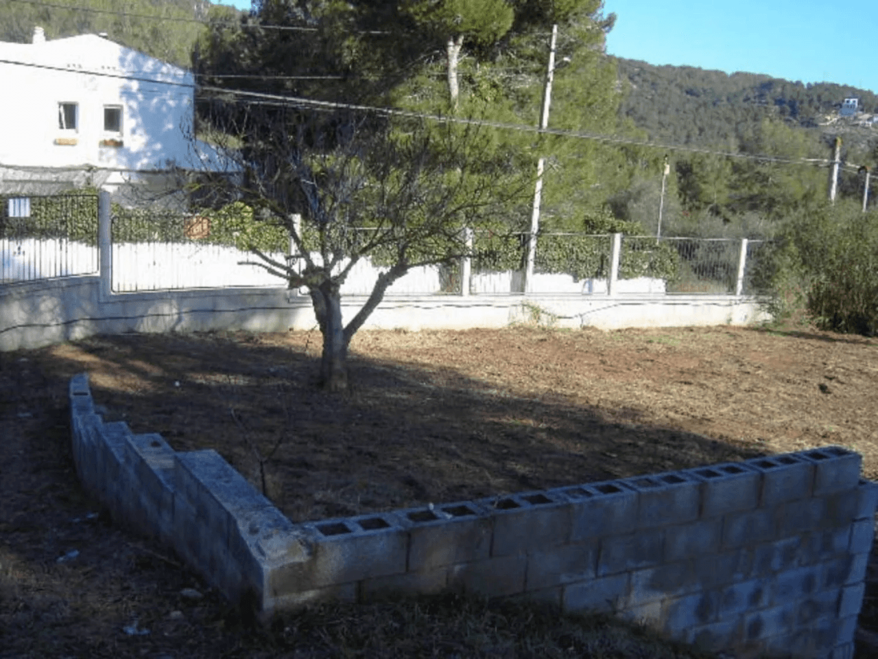 Beautiful, flat plot of 1242 m2s already fenced
