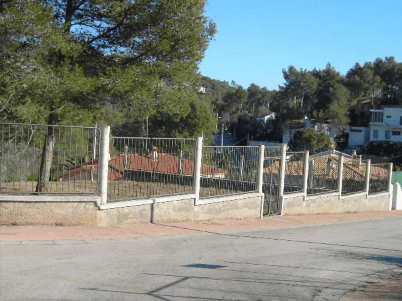 Beautiful, flat plot of 1242 m2s already fenced