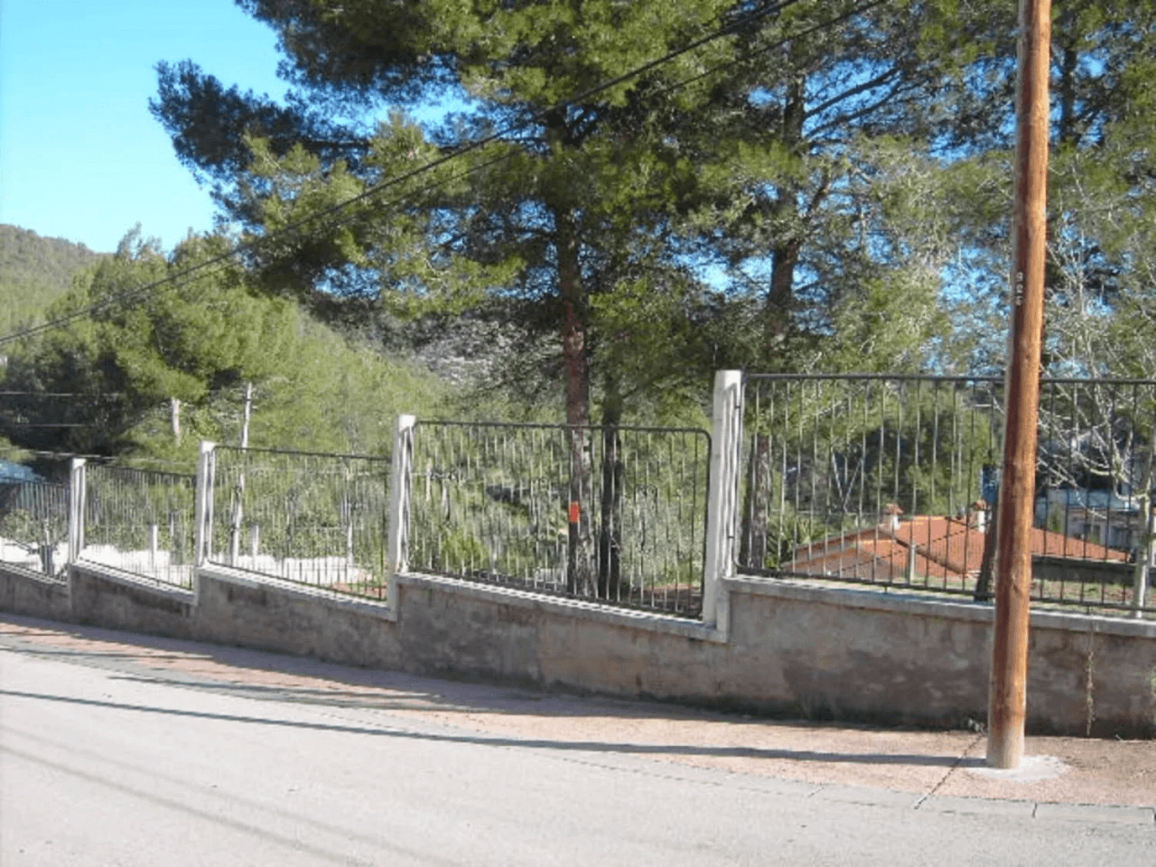 Beautiful, flat plot of 1242 m2s already fenced