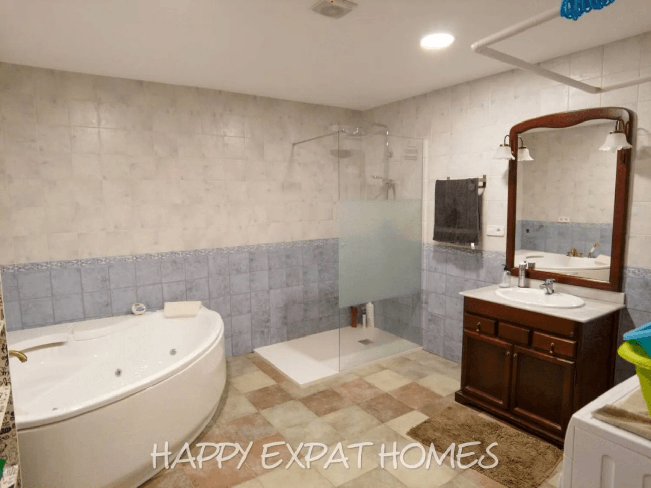 Large duplex house with pool
