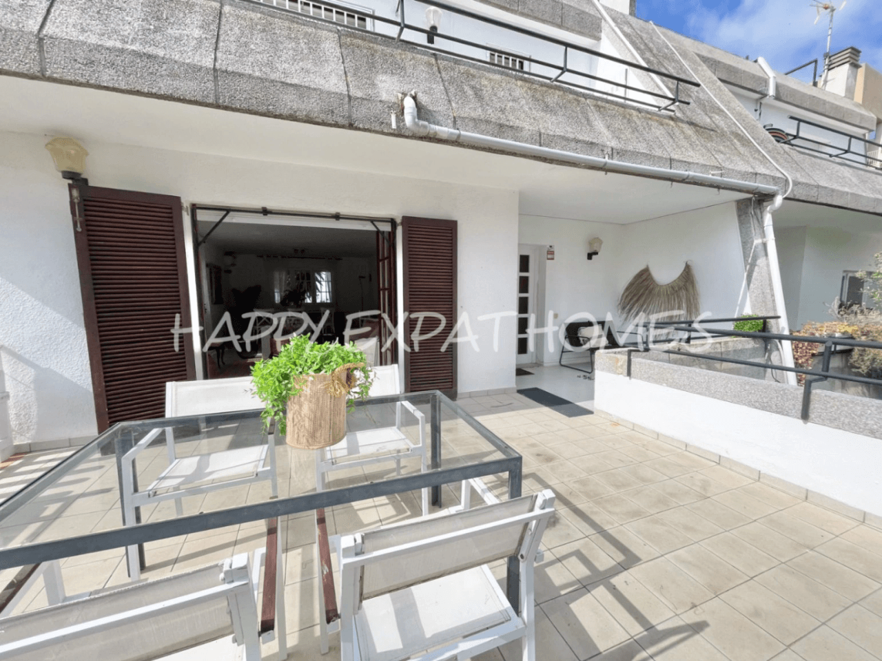 Big villa with private woods and tourist license