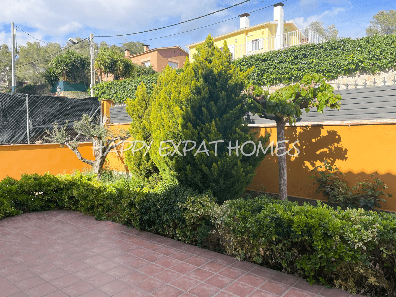 Large duplex house with pool