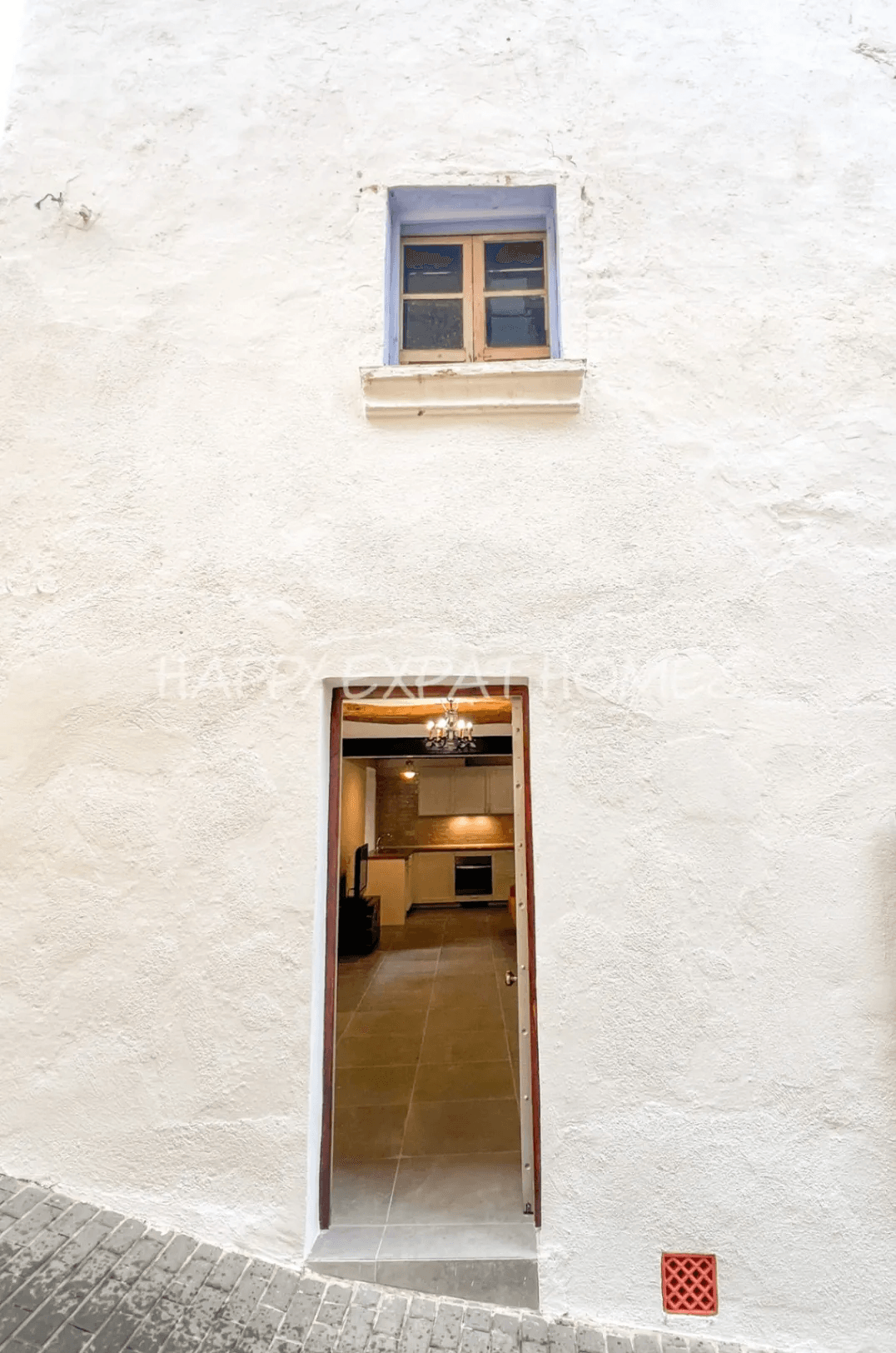 Historical house semi-refurbished with rooftop next to Calafell's Castle