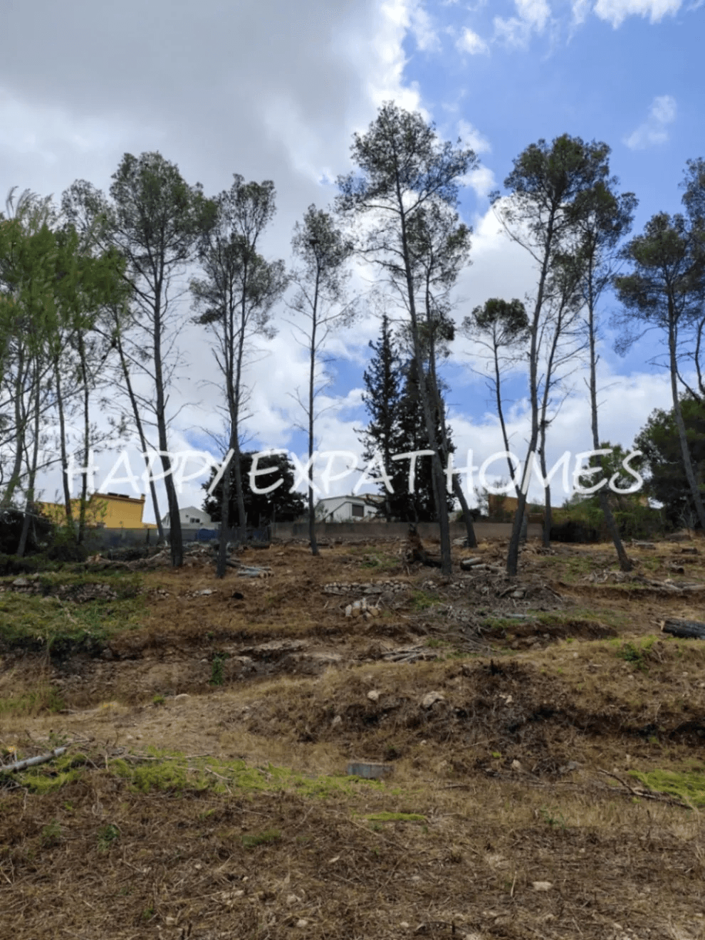 Discover the potential of this spacious double plot in the peaceful surroundings of Olivella.