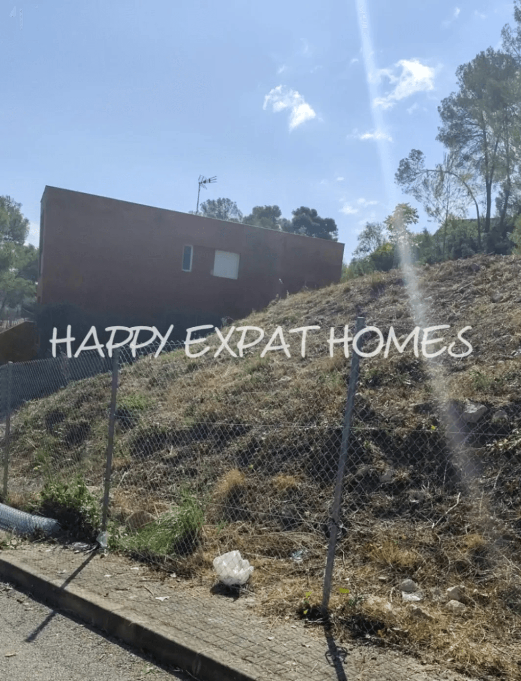 Discover the potential of this spacious double plot in the peaceful surroundings of Olivella.