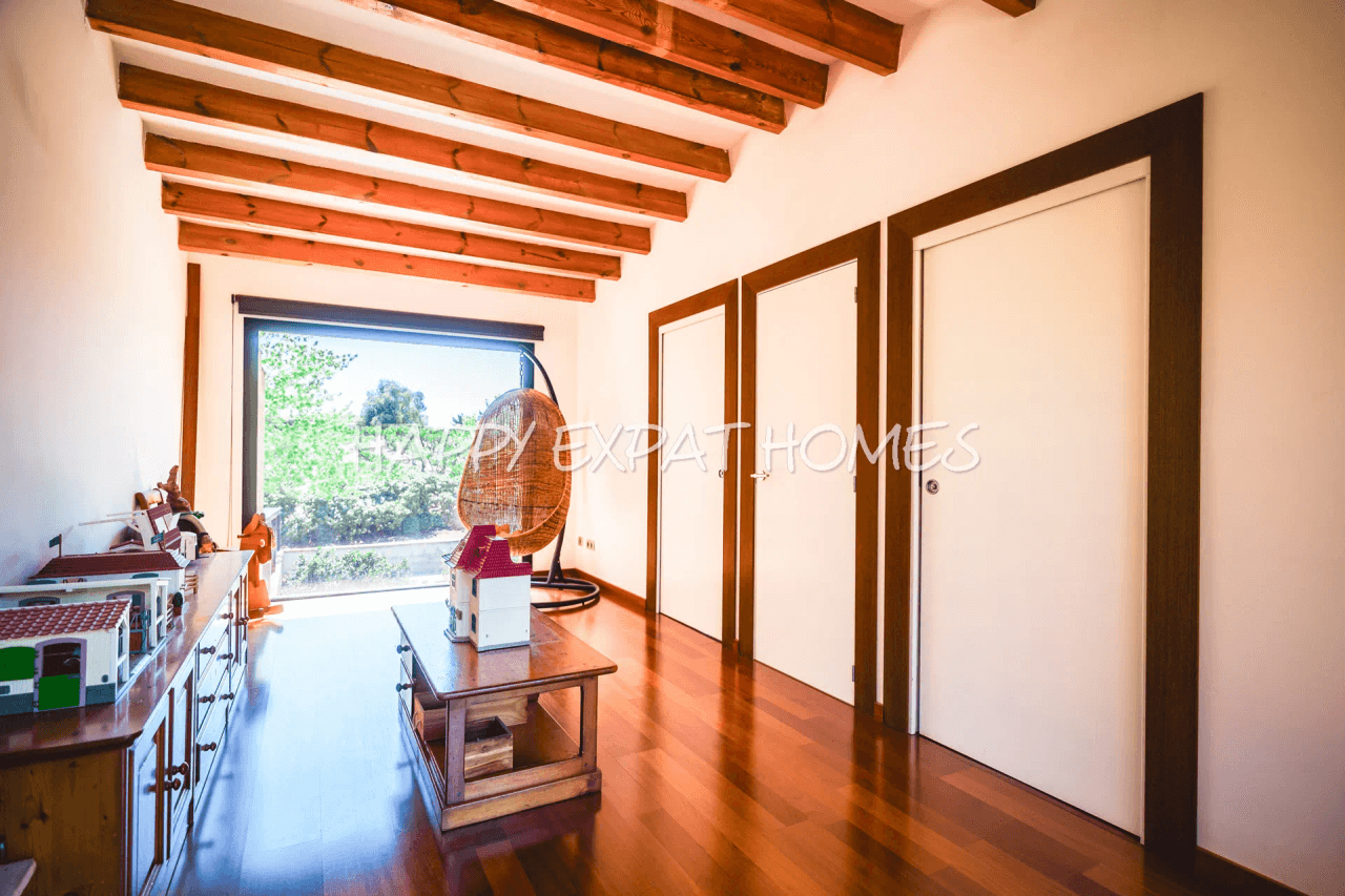 Exquisite country house surrounded by Catalan vineyards