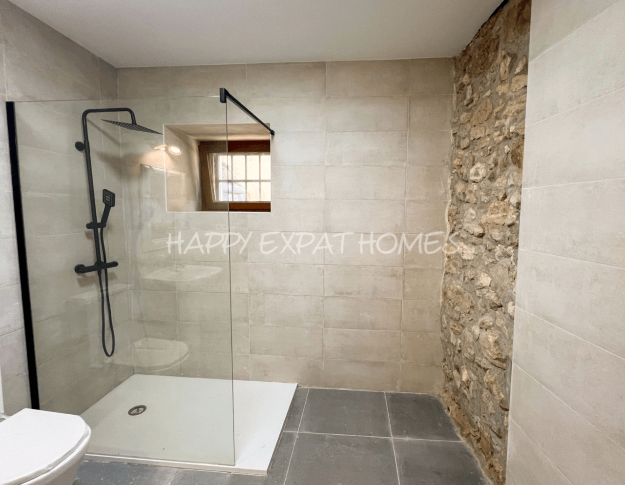 Historical house semi-refurbished with rooftop next to Calafell's Castle