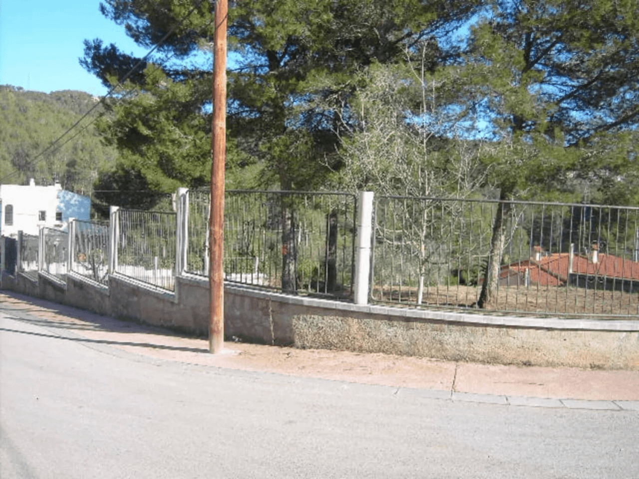 Beautiful, flat plot of 1242 m2s already fenced