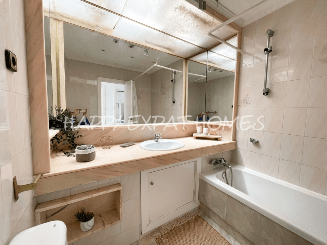 Big villa with private woods and tourist license